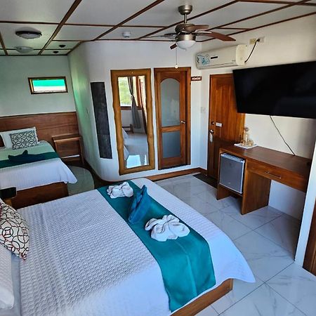Bed and Breakfast Casa Ocean Pier Puerto Ayora  Esterno foto
