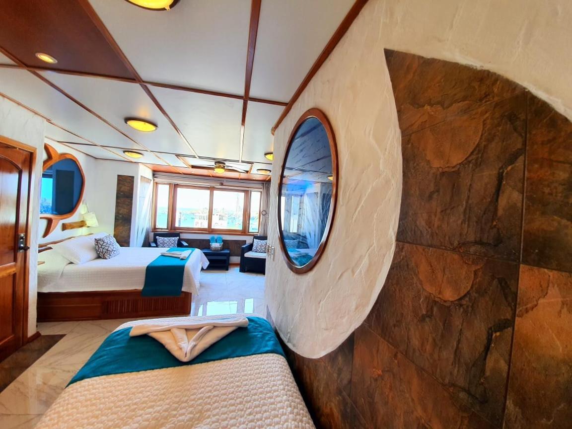 Bed and Breakfast Casa Ocean Pier Puerto Ayora  Esterno foto