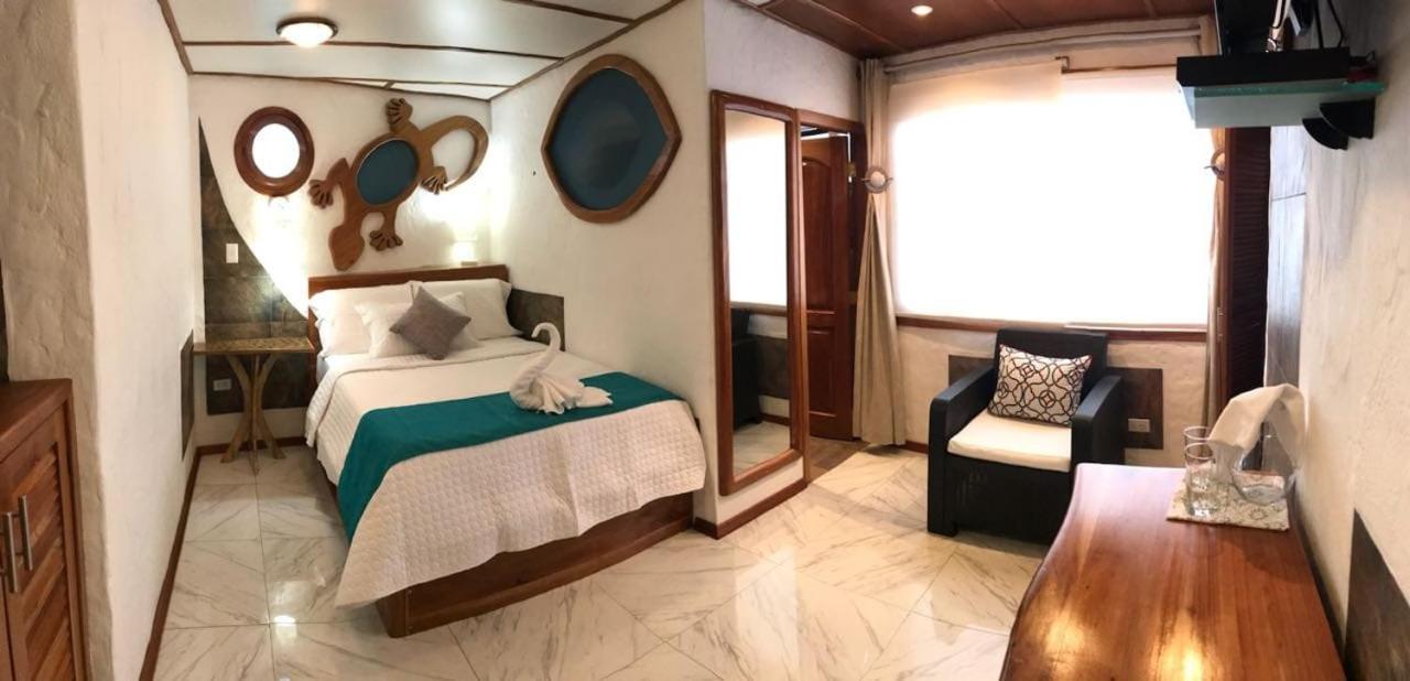 Bed and Breakfast Casa Ocean Pier Puerto Ayora  Esterno foto