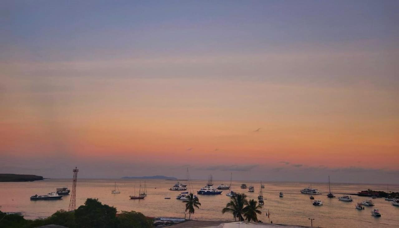Bed and Breakfast Casa Ocean Pier Puerto Ayora  Esterno foto