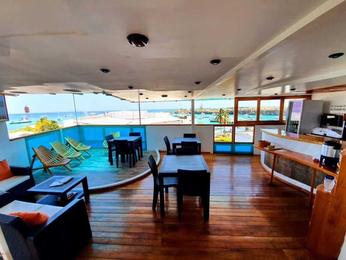 Bed and Breakfast Casa Ocean Pier Puerto Ayora  Esterno foto