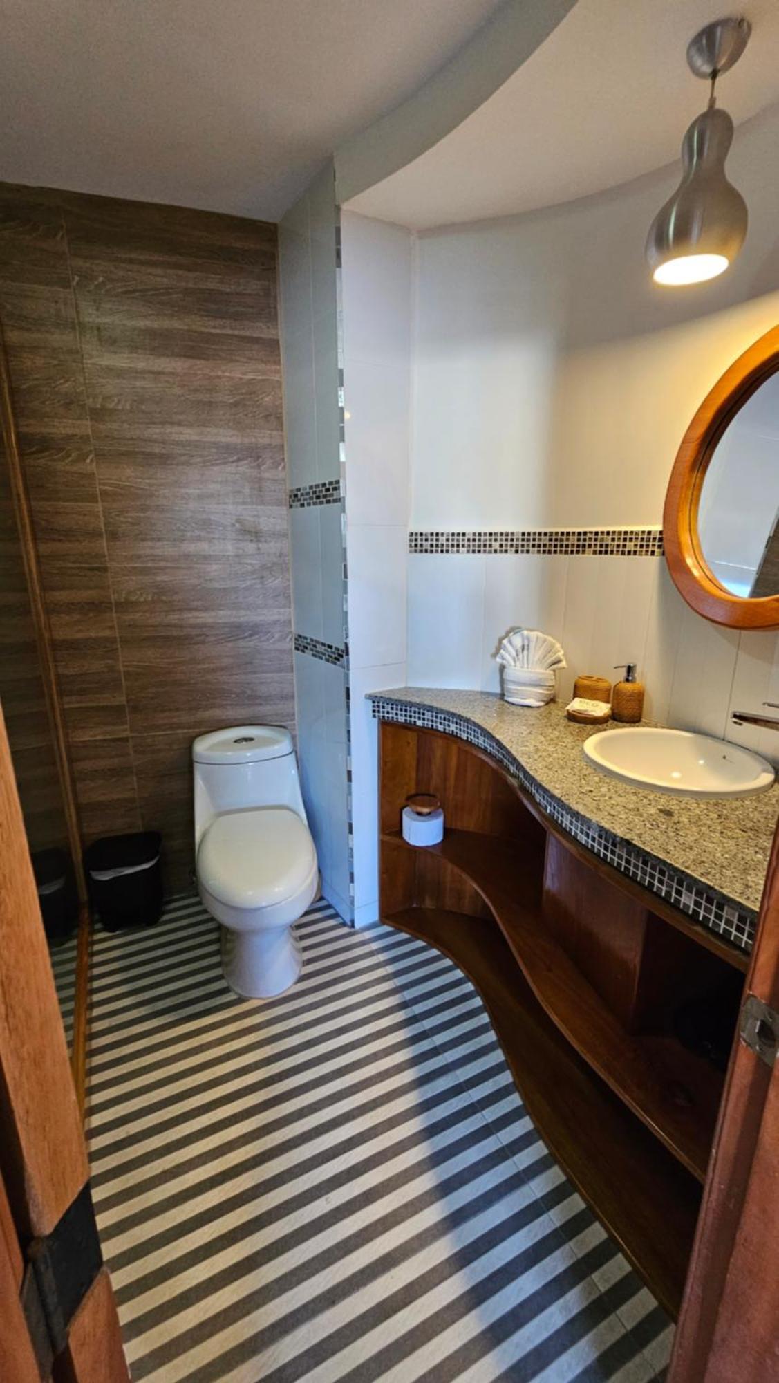 Bed and Breakfast Casa Ocean Pier Puerto Ayora  Esterno foto